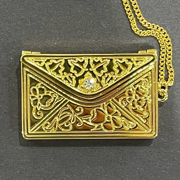 Met Envelope Necklace - Picture 2 of 5